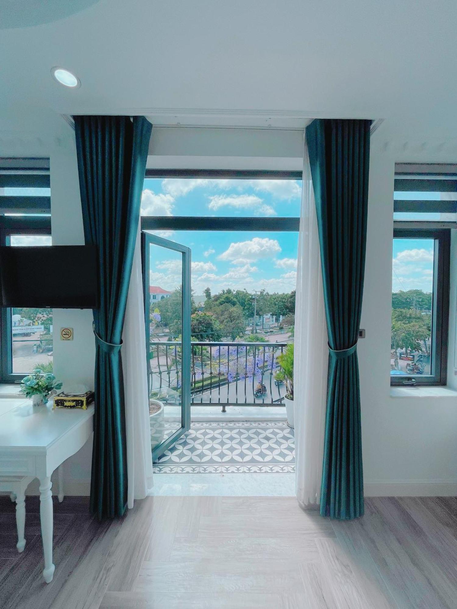 Vĩnh Long Paris Hotel & Cafe מראה חיצוני תמונה