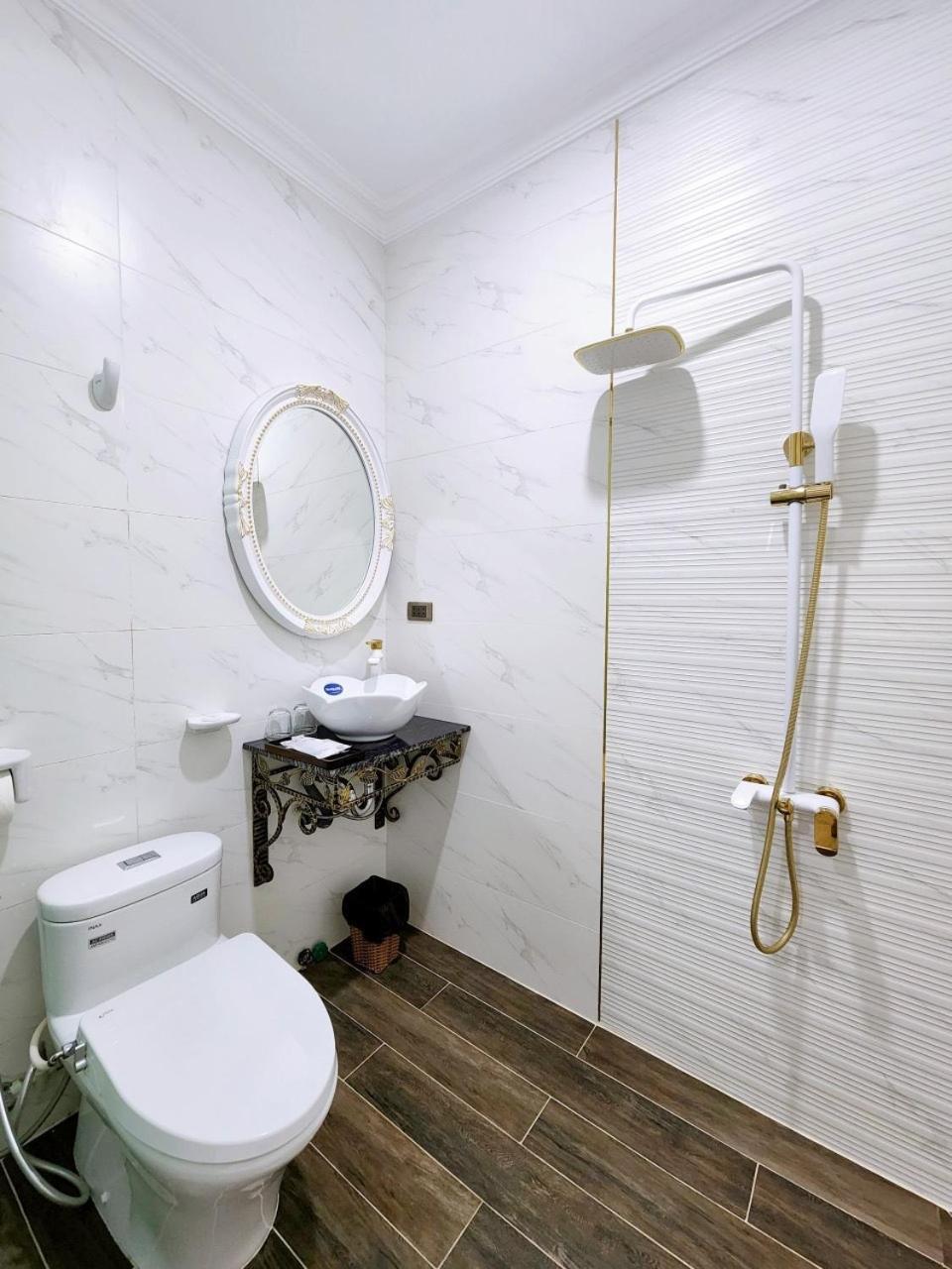 Vĩnh Long Paris Hotel & Cafe מראה חיצוני תמונה
